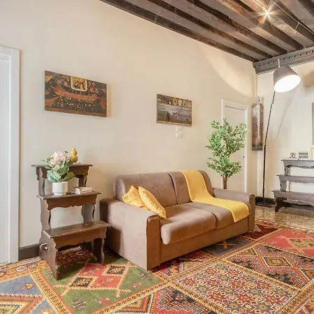 Canal View Luxury Heritage Retreat 2 Bedroom Apartment Venice