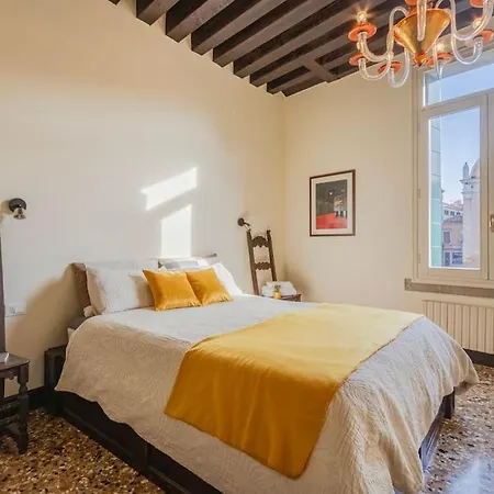 Canal View Luxury Heritage Retreat 2 Bedroom