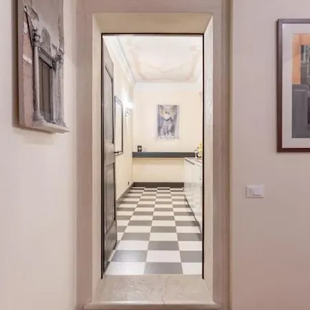 Canal View Luxury Heritage Retreat 2 Bedroom Apartment Venice