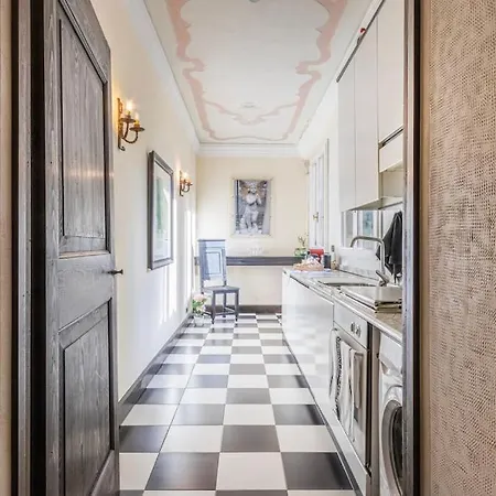 Canal View Luxury Heritage Retreat 2 Bedroom * 威尼斯